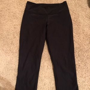 black nike cropped leggings